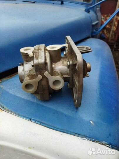 Главный тормозной кран камаз