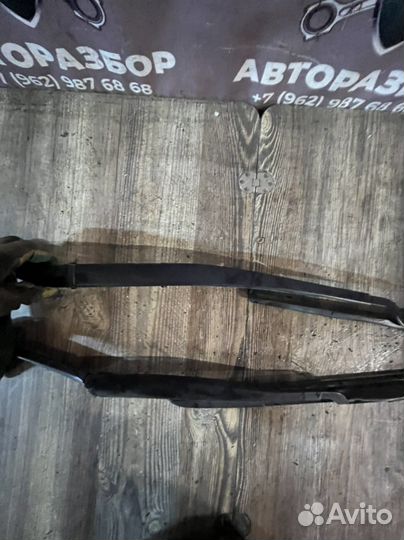 Kia quoris 3.8 Поводок стеклоочистителя передний