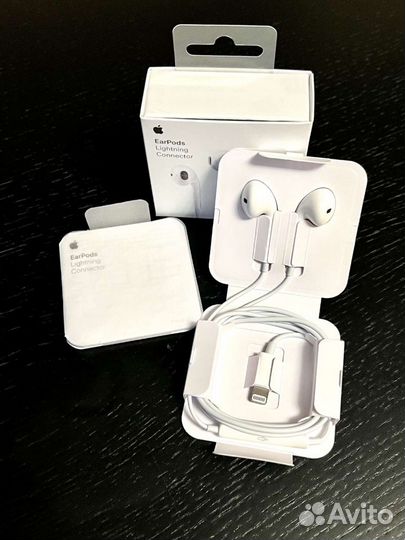 Проводные наушники Apple EarPods with Lightning