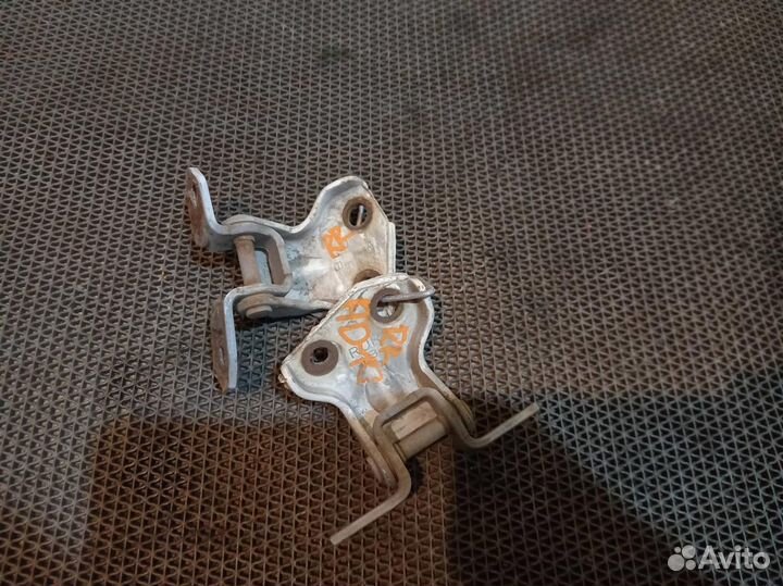 Петли двери задние правые nissan AD WFY10