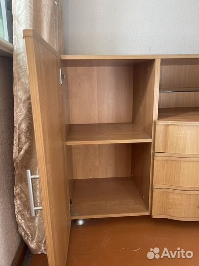 Шкафы, комод, стол