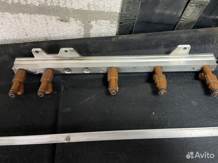 Рампа с форсунками Volvo S60, S80, XC70, XC90