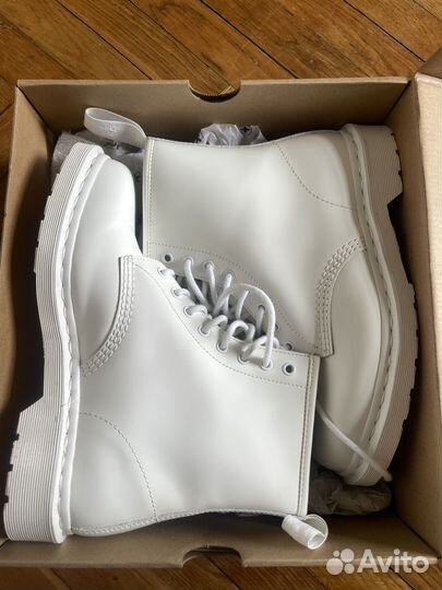 Dr martens 1460 mono white