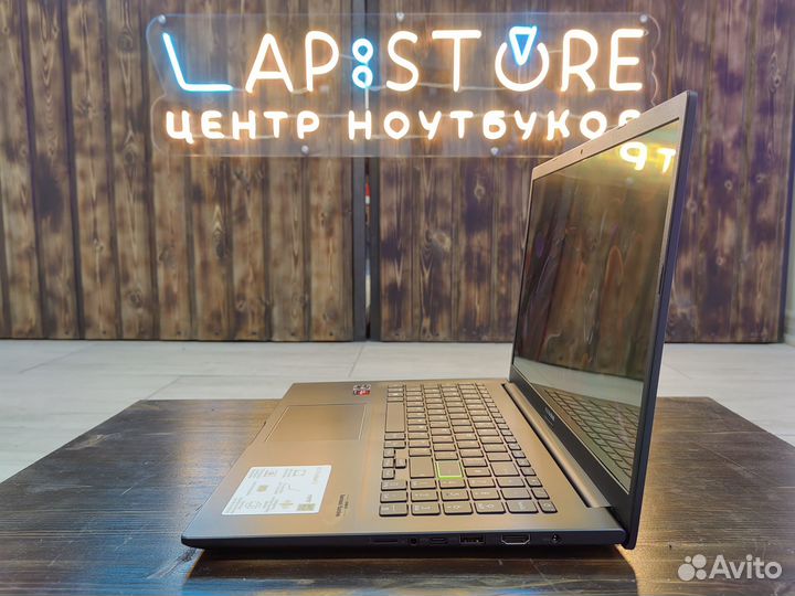 Asus oled Ryzen 5 16GB Vega Graphics