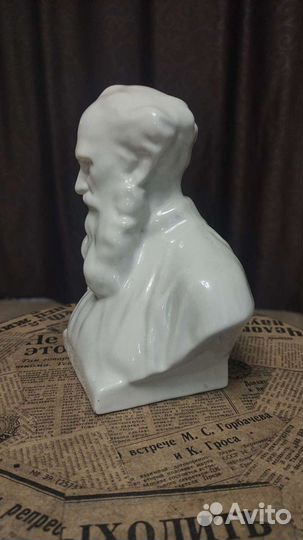 Фарфоровый бюст Л.Н. Толстой