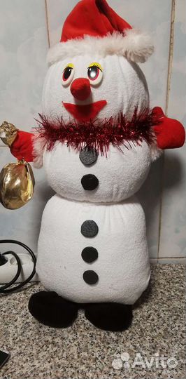 Снеговик под елку