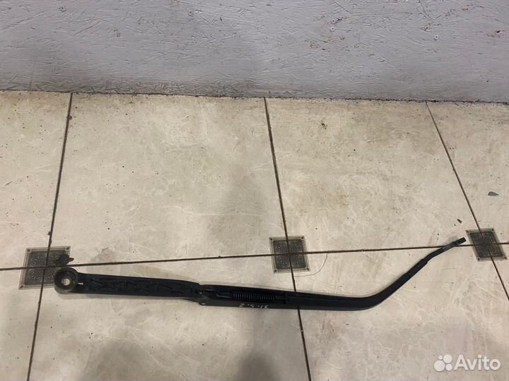 Поводок дворника правый Mitsubishi Lancer 10