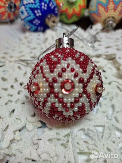 Новогодняя игрушка шар бисер