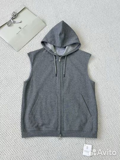 Жилет Brunello Cucinelli с капюшоном