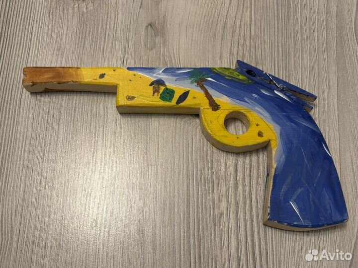 Игрушечный пистолет
