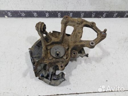 Кулак задний правый GS1D2611XC