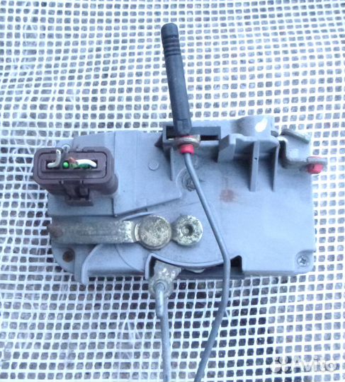 Пежо Эксперт 2000 г/в замок передней правой двери