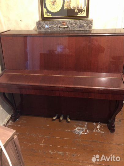Пианино чайковский с фигурными ножками