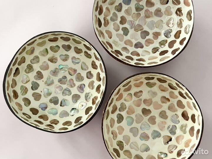 Пиала из кокоса с декором из ракушек