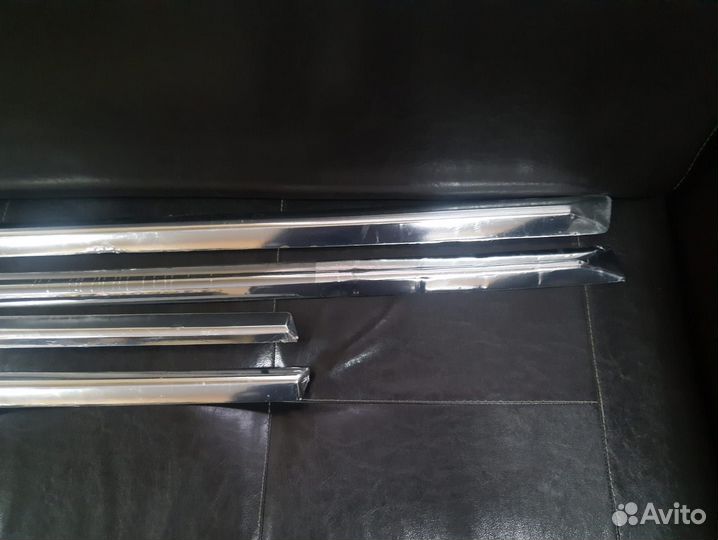 Молдинги левых дверей Cadillac Escalade