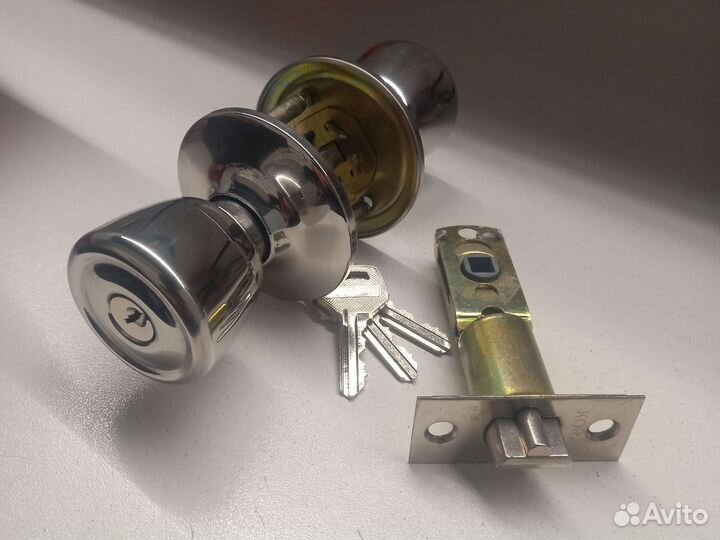 Окно и дверь на балкон