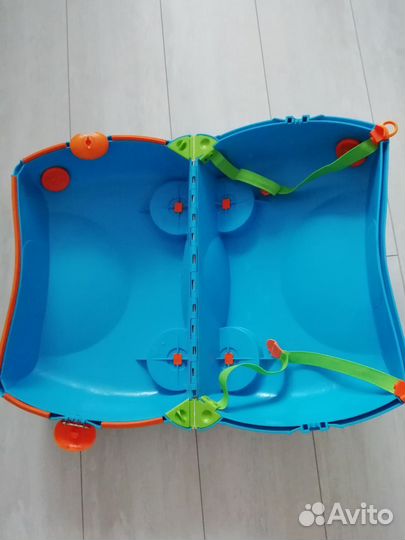 Детский чемодан на колесиках