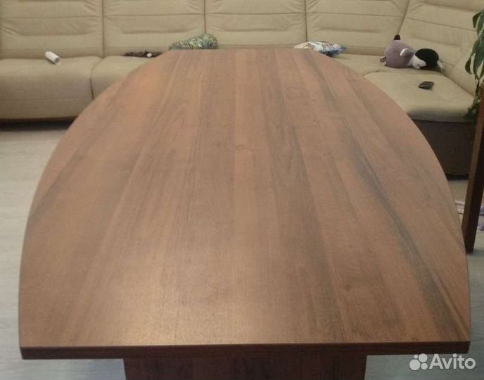 Стол большой, можно для офиса