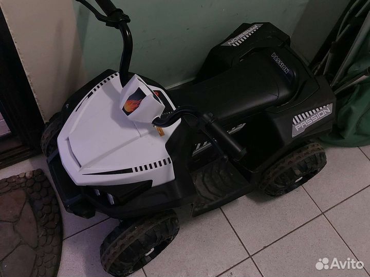 Детский квадроцикл на аккумуляторе