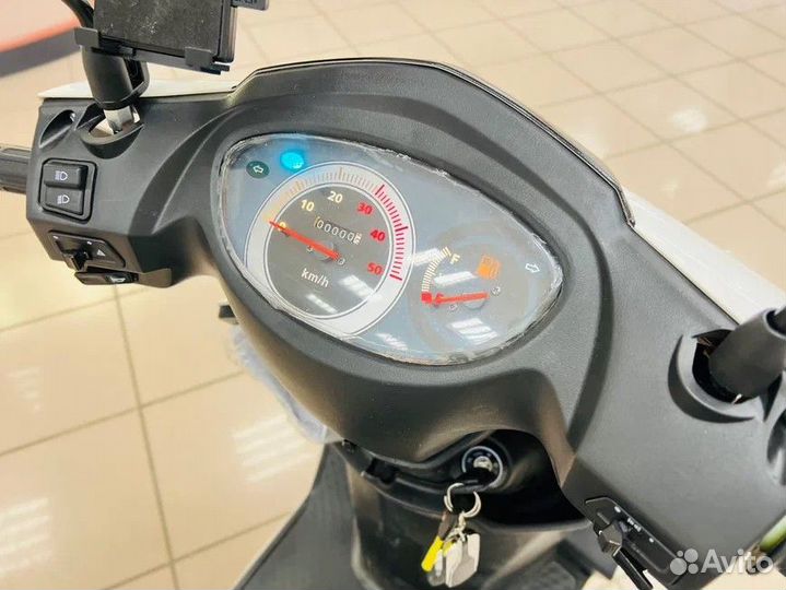 Скутер М8 бензиновый 150 куб.см (белый), новый
