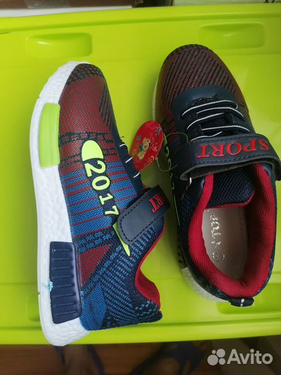 Кроссовки детские