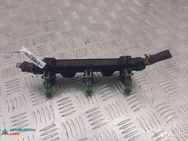 Топливная рампа Skoda Fabia (6Y) рест. 2005