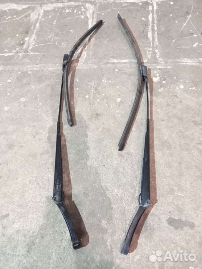 Поводок стеклоочистителя VW Tiguan 1