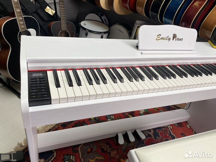 Цифровое пианино белое
