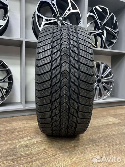 Nexen Winguard Ice Plus 215/55 R17 98T