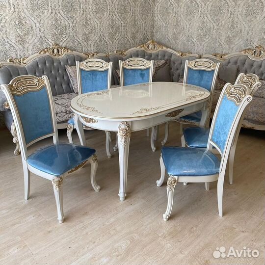 Стол и стулья