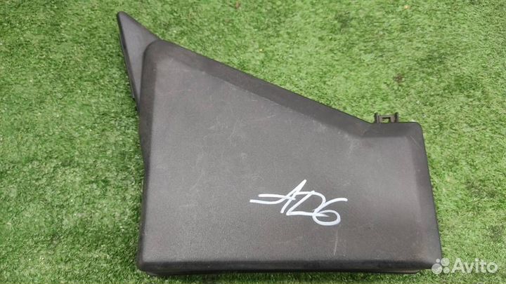 Крышка блока предохранителей (моторный отсек) Sub