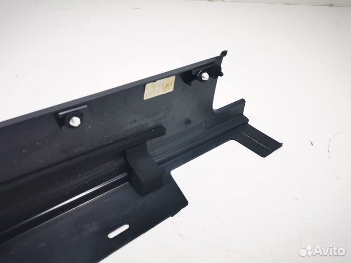 Накладка на порог левая Land Rover Discovery 5