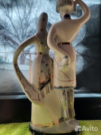 Фарфоровая статуэтка, 