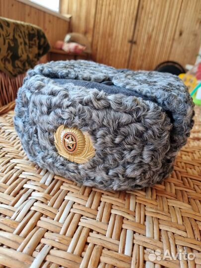 Каракулевая шапка