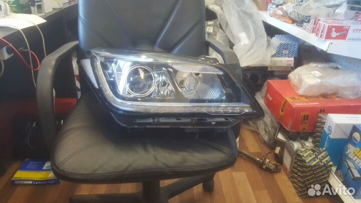 Фара правая Hyundai Genesis 2014 - 2017 оригинал