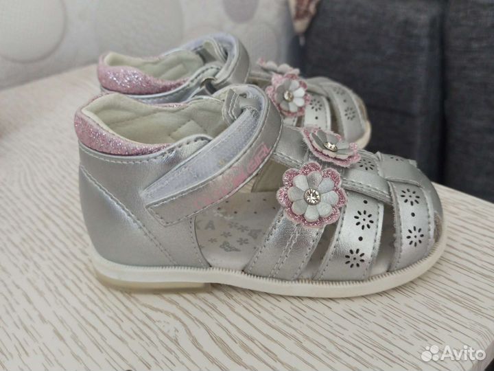 Сандалии для девочки