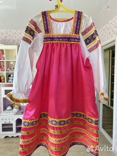 Русский народный костюм и венок