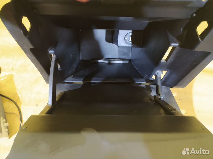 Бардачок Nissan Juke Ниссан жук