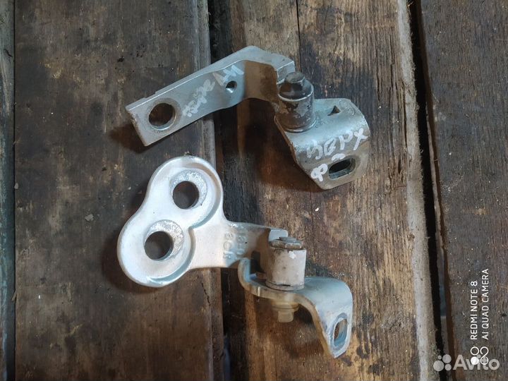 Петли двери передней правой Ford Focus 3