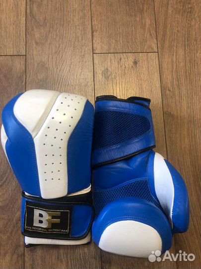 Боксерские перчатки