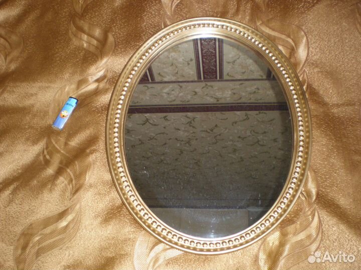 Старинное зеркало в раме