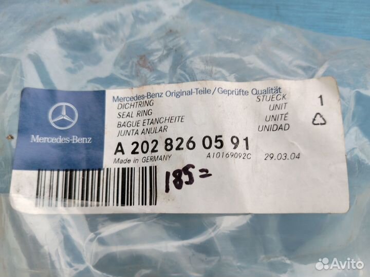 Уплотнитель стекла фары Mercedes W202