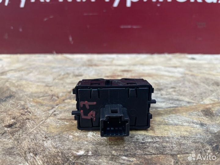 Кнопка блокировки окон Renault Sandero Stepway