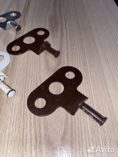 Держатели для фиксатора окна металл. со штифтом