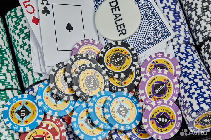 Наборы для покера Luxe качества 300,500,1000 Фишек
