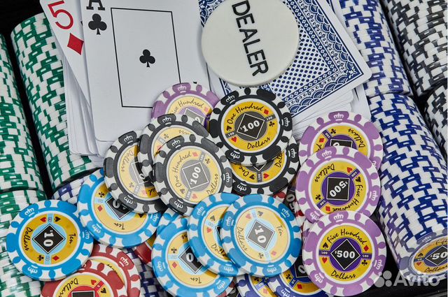 Наборы для покера Luxe качества 300,500,1000 Фишек