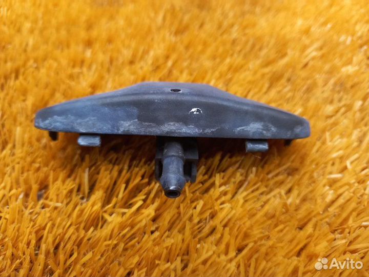 Форсунка омывателя левая Volkswagen Jetta 1K BWA