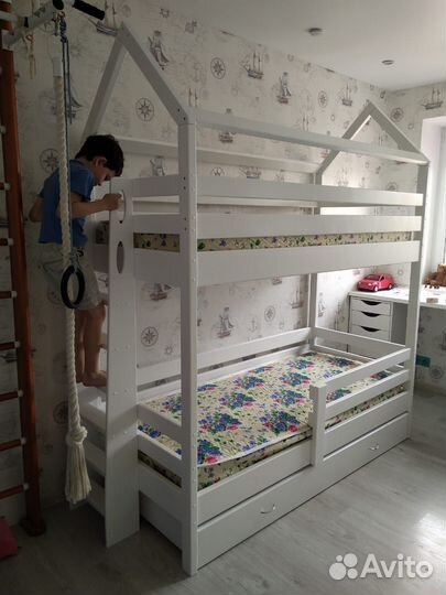 Кровать домик