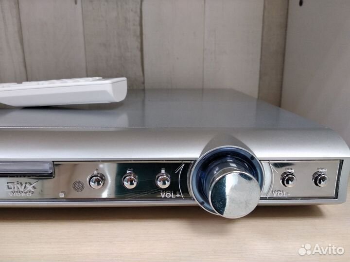 DVD-проигрыватель с пультом