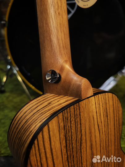 Укулеле сопрано + тюнер